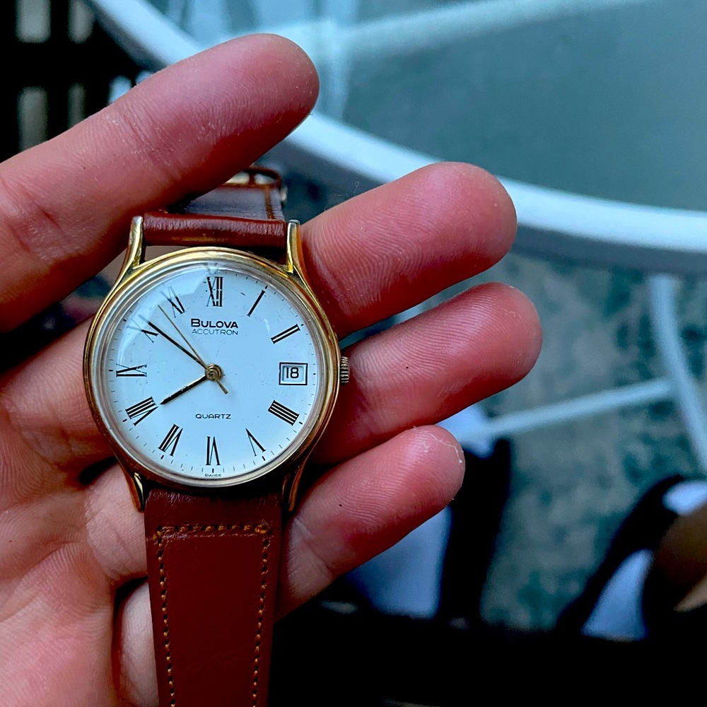 Bulova Accutron for women. 33mm. New battery. Like new. Quartz movement.